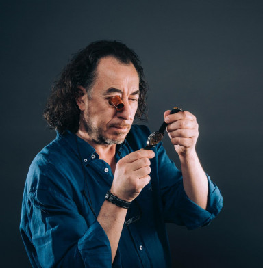 Ludovic Ballouard: Master of the Unconventional Time Indication
