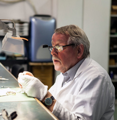 Svend Andersen: "Master of Bottle Clocks"